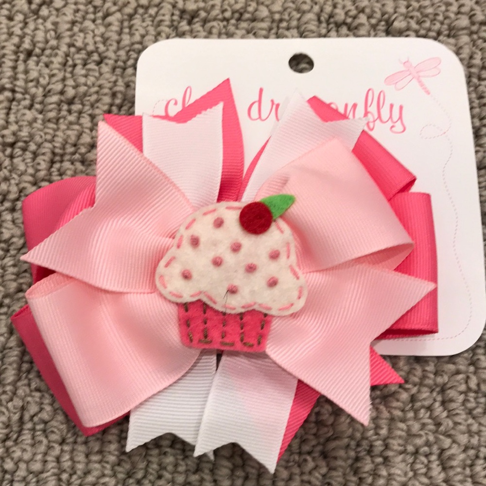 Beautiful clip bow with cupcake